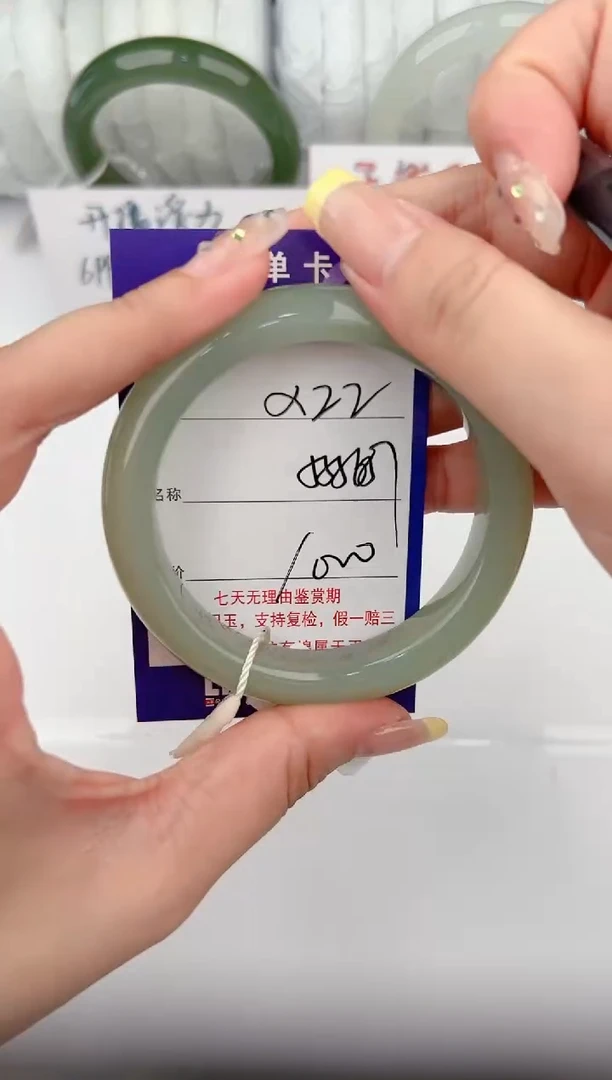 【闪购商品】和田玉手镯未镶嵌22颜色微差无瑕疵