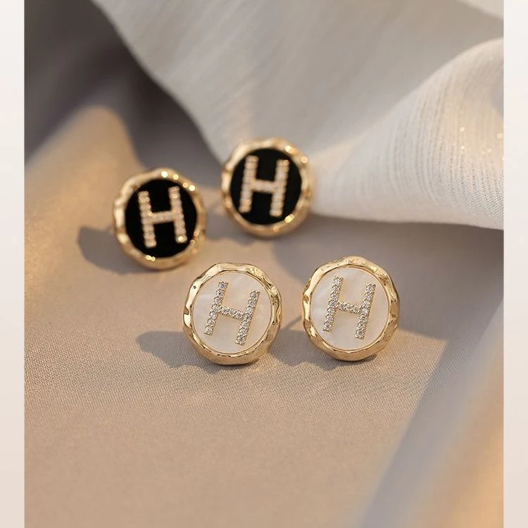 字母耳钉秋冬女气质耳环2023年新款潮小众设计感高级名媛气质耳饰