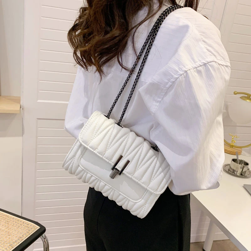 2022新款包包女斜挎百搭ins学生背包夏天小香风包洋气腋下包女士