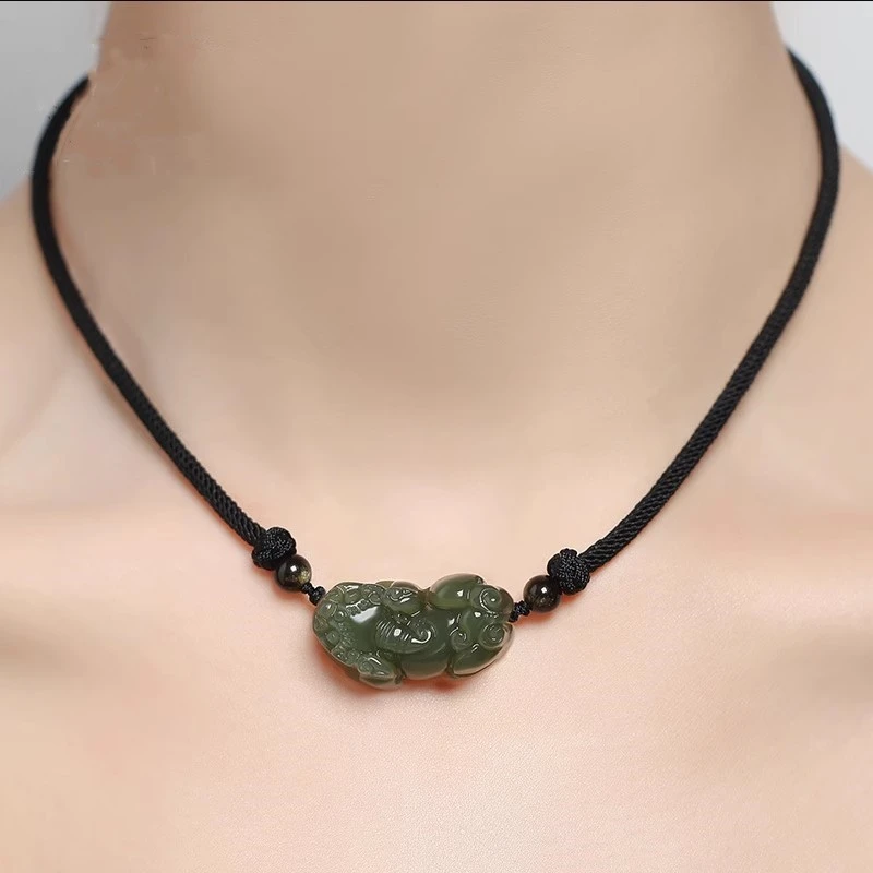 和田玉貔貅项链红绳编织女款男青玉招财吊坠情侣本命年锁骨链皮丘