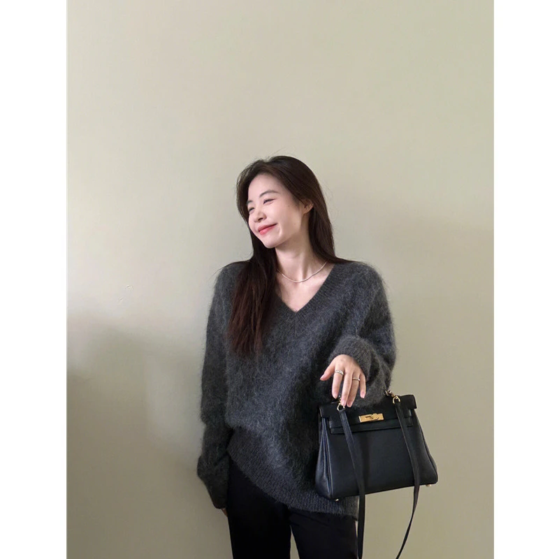 软糯内搭加厚深灰色水貂绒针织上衣女秋冬冬季温柔慵懒风V领毛衣