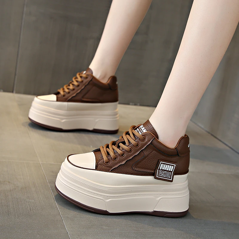 内增高8cm女鞋2025年秋冬新款棕色皮面休闲鞋加绒时尚厚底松糕鞋