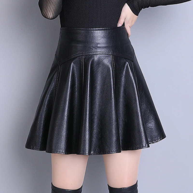 黑色小皮裙半身裙女秋冬2025年新款高腰伞裙PU皮短裙显瘦百褶裙子