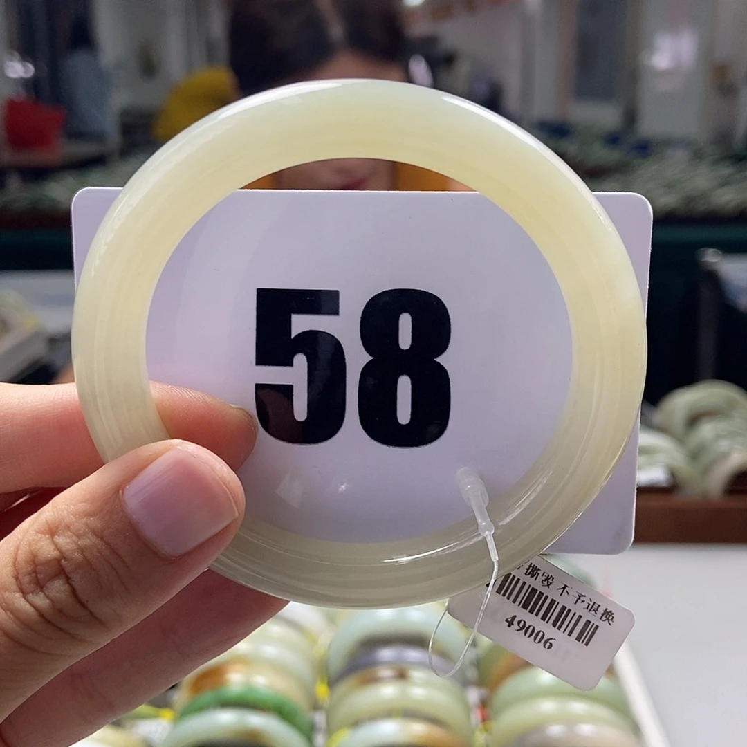 和田玉手镯未镶嵌57.9