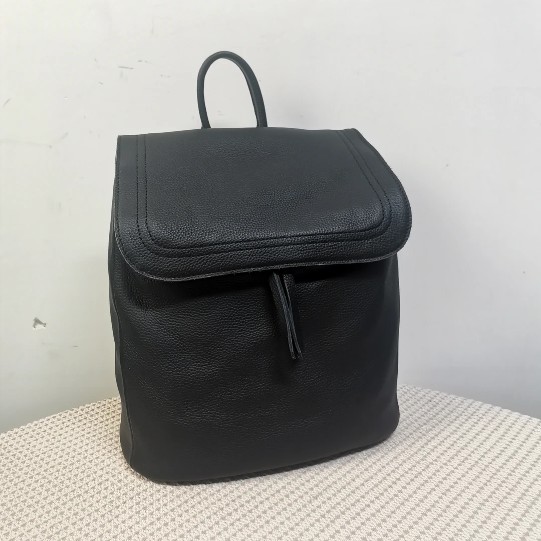 女士大容量简约轻奢风双肩背包