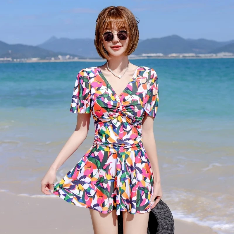宜肤泳衣女款性感保守大码胖mm2024新款显瘦遮肚子连体泡温泉泳装
