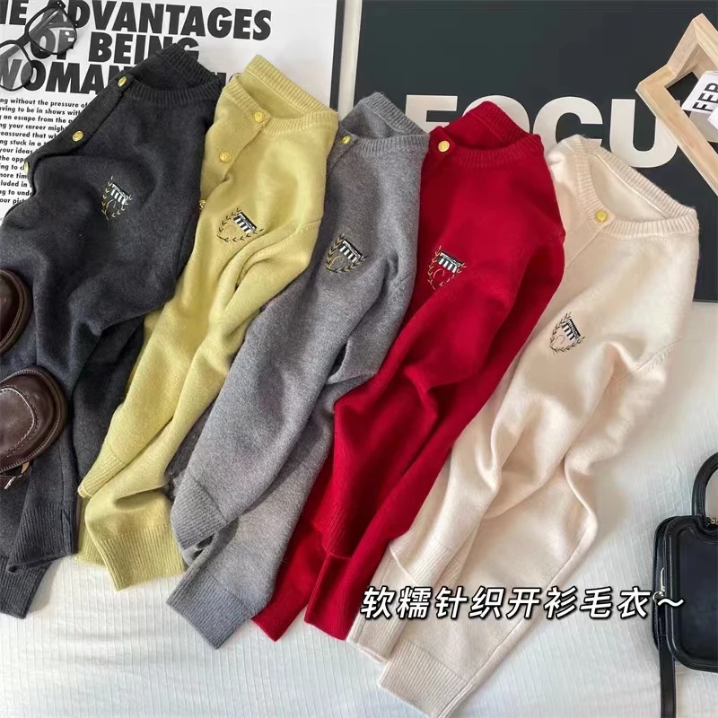 2024早秋新款英伦风刺绣小金扣圆领针织百搭时尚气质网红外套加厚