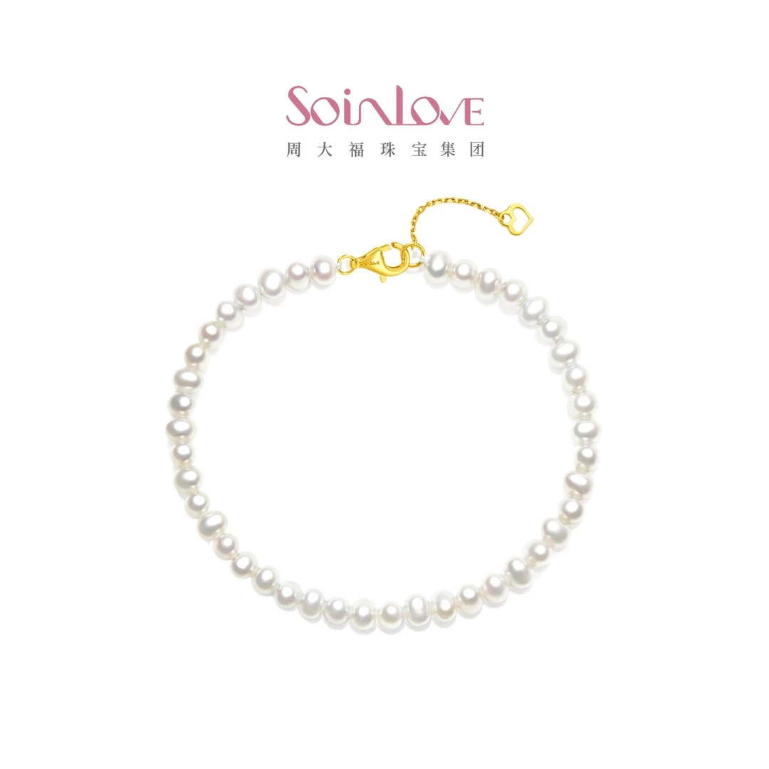 【周大福】SOINLOVE宝藏女孩时尚白色18K金珍珠手链情侣礼物@VT98