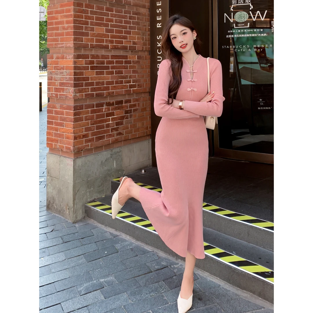 复古盘扣修身长袖针织连衣裙女秋季2024新款中长款纯欲包臀鱼尾裙