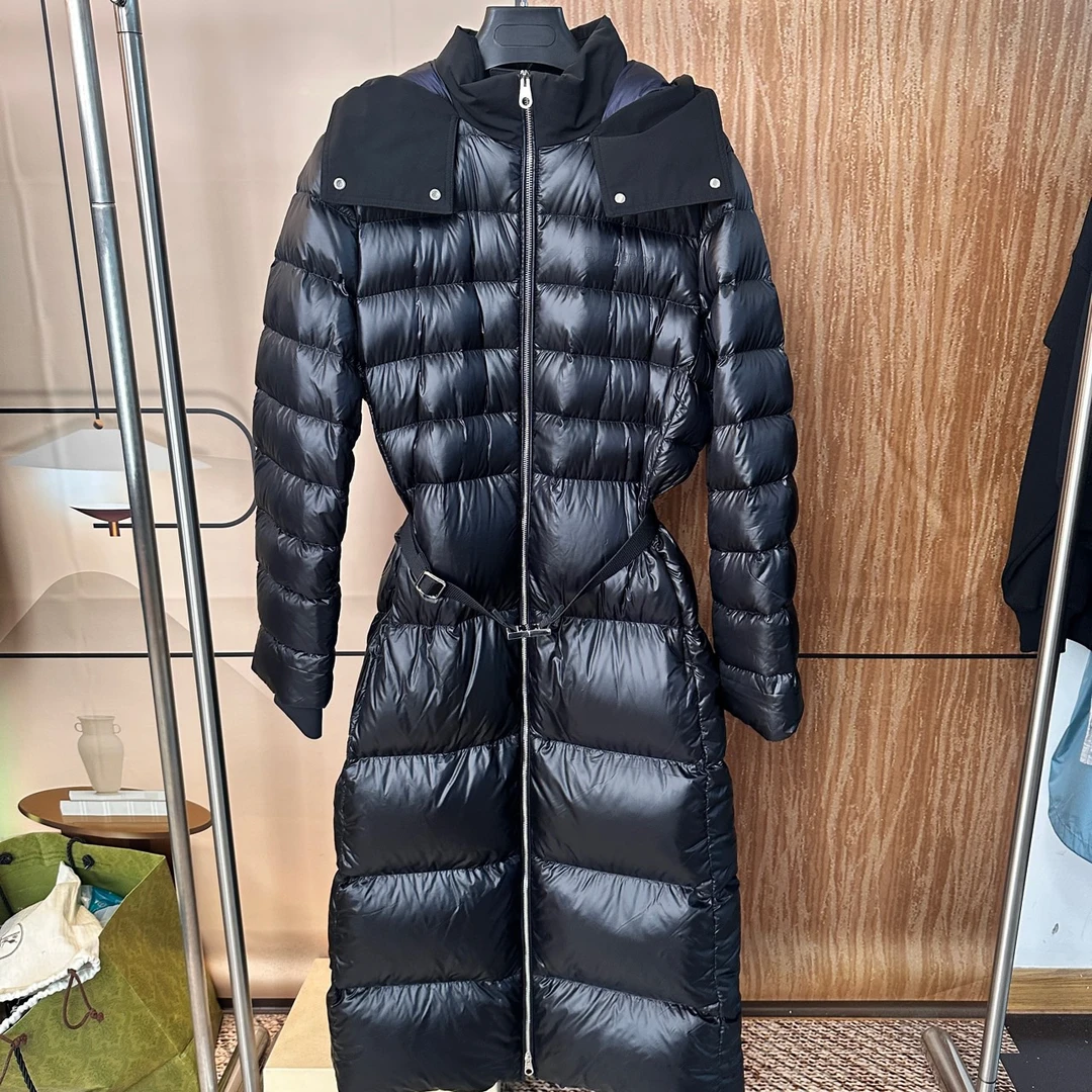 巴宝莉 Burberry 黑色鹅绒长款收腰连帽羽绒服 XL码 99新