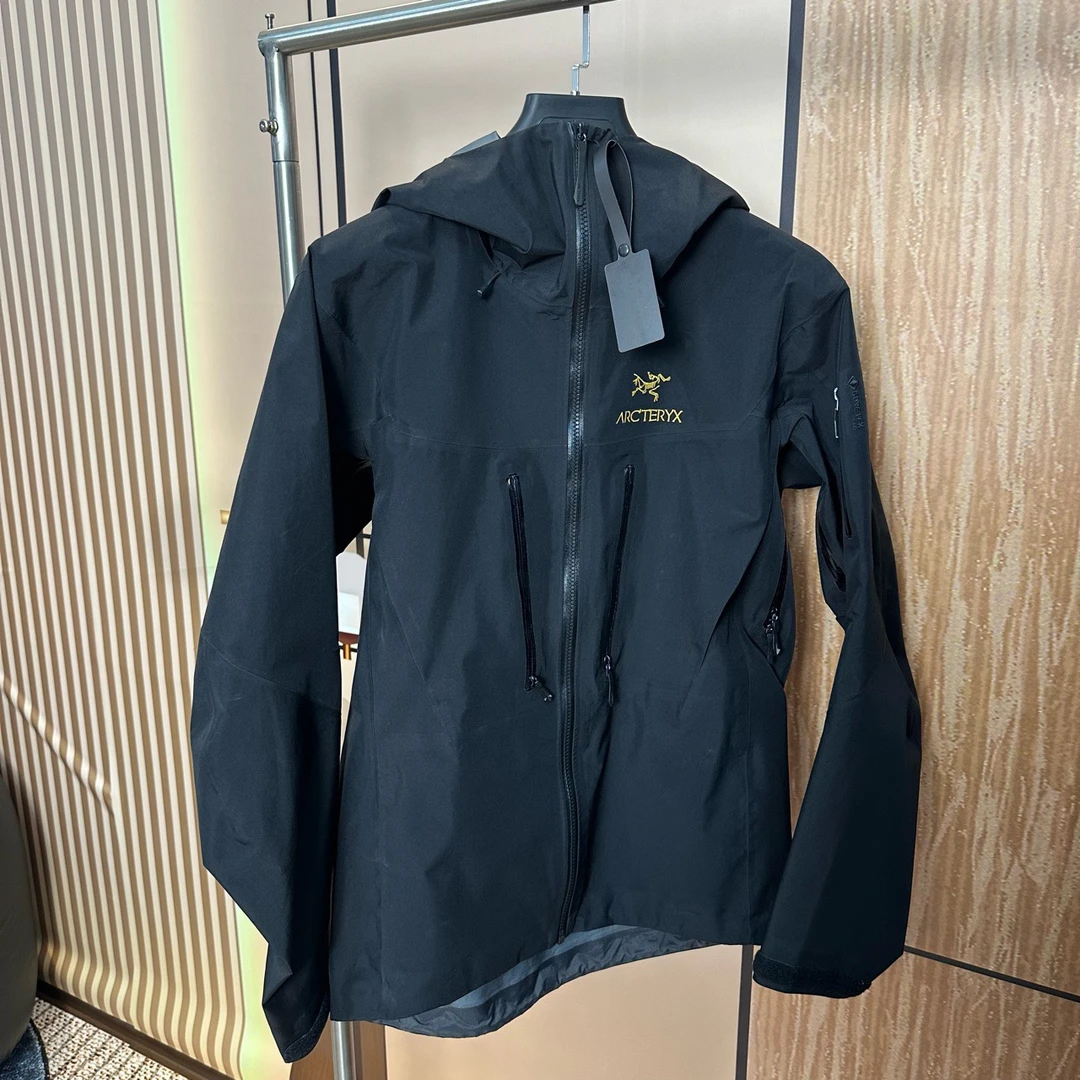Arcteryx 始祖鸟 第六代Alpha系列 黑金连帽冲锋衣夹克 S码 99新