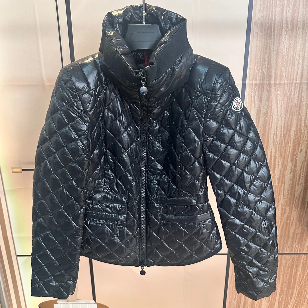 蒙口 Moncler 黑色菱格亮面羽绒服 1码 99新