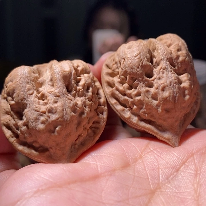 文玩核桃把件东北楸子340