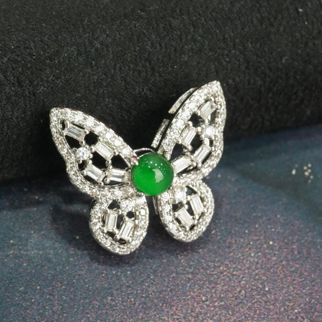 天然A货翡翠蛋面蝴蝶设计吊坠多样性发时尚气质精致百搭豪镶设计