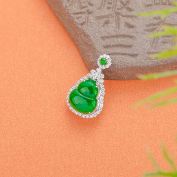 天然A货翡翠葫芦吊坠18k金多样性发