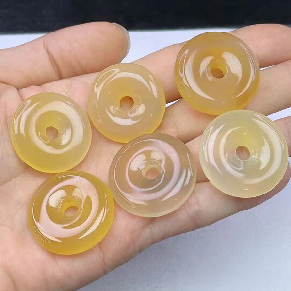 玛瑙平安扣吊坠（裸发不配绳，多样性发货1个）