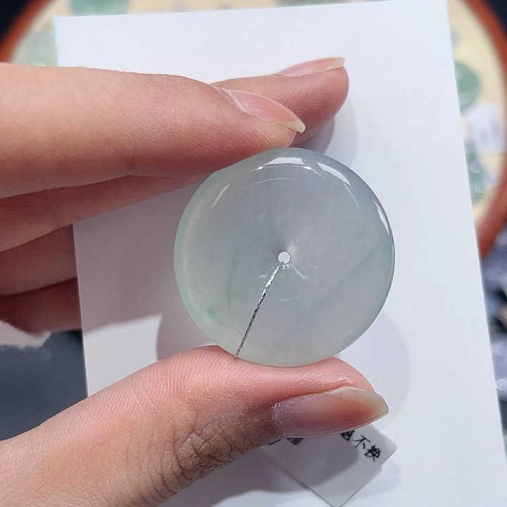 翡翠颈饰未镶嵌平安扣