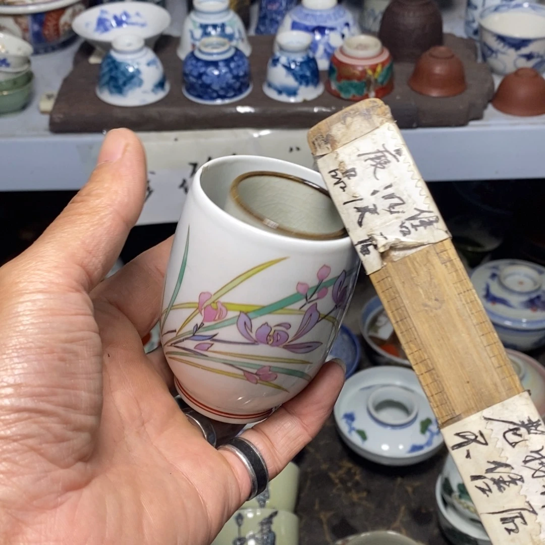 瓷片一个人吃一大杯酒