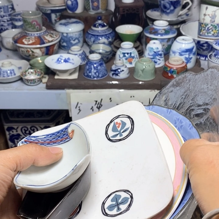 瓷片呃逆的人就像被困过一般