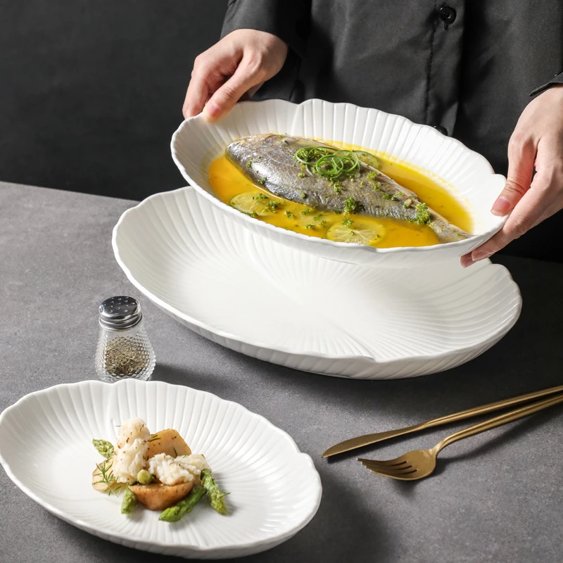简约陶瓷鱼盘高级家用椭圆形菜盘蒸鱼盘大号白色花形盘微波炉盘子