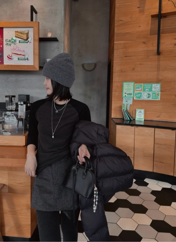 S112361 拼色长袖T恤女插肩袖圆领修身显瘦打底上衣