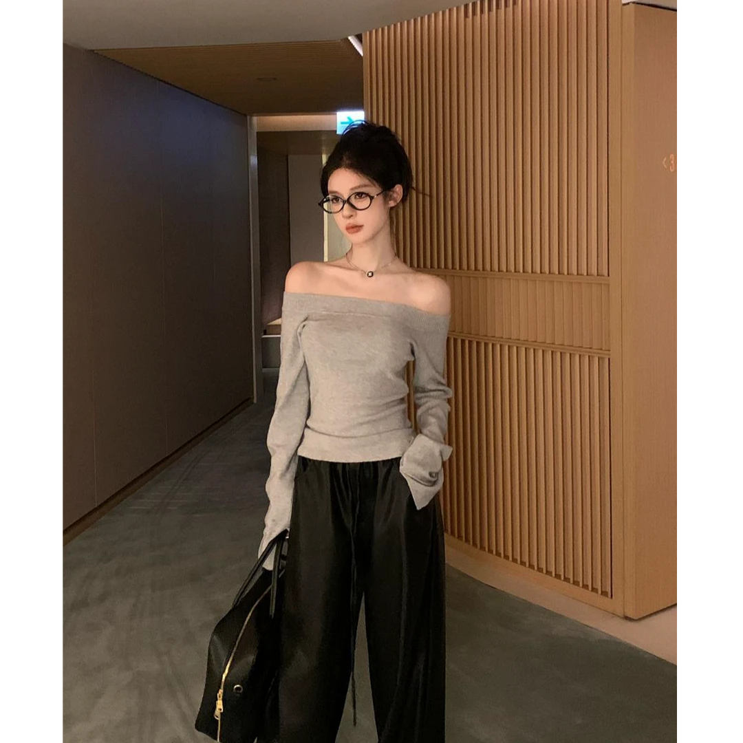 辣妹2025秋季新款露肩斜肩针织衫女修身显瘦长袖一字肩外穿上衣