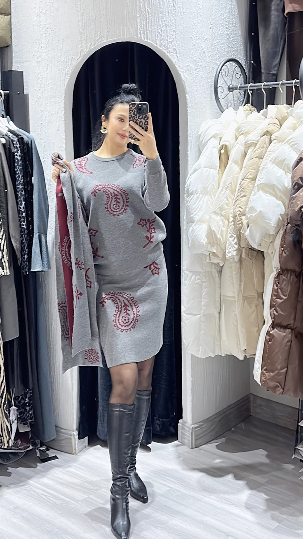 2024年的新款冬季毛衣两件套