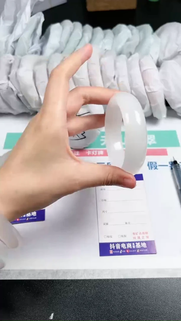 【闪购商品】石英质玉手镯未镶嵌206-57
