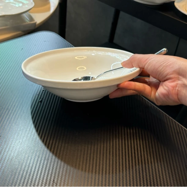 墙推款超润乳白束边收腰草帽沙拉碗8.5英寸不带勺叉