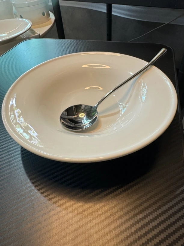 光泽很漂亮的一只8.3英寸草帽不含勺子