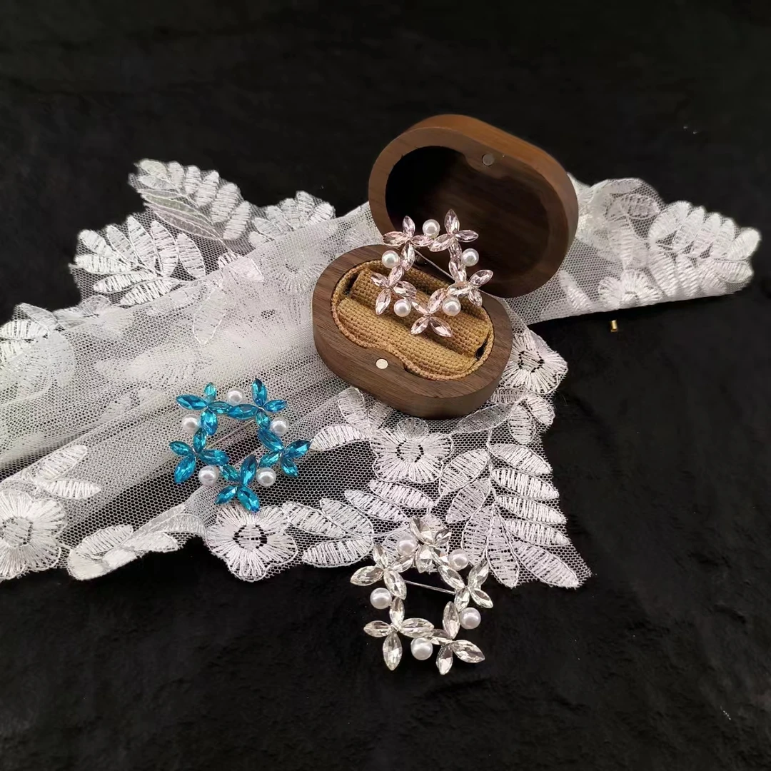 蝴蝶珍珠花环带别针SF935