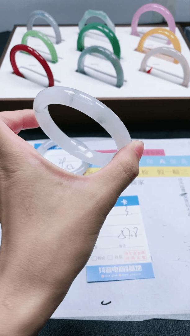 【闪购商品】石英质玉手镯未镶嵌3/57.8