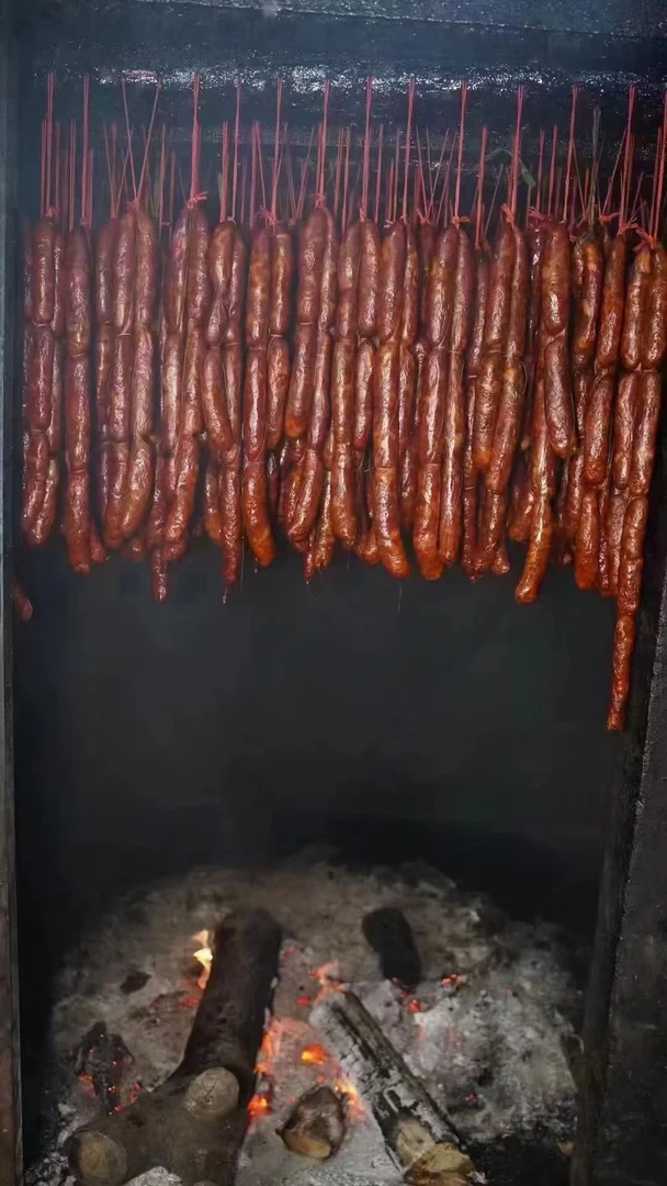 四川腊肉香肠跑山猪肉手工制作烟熏腊肠