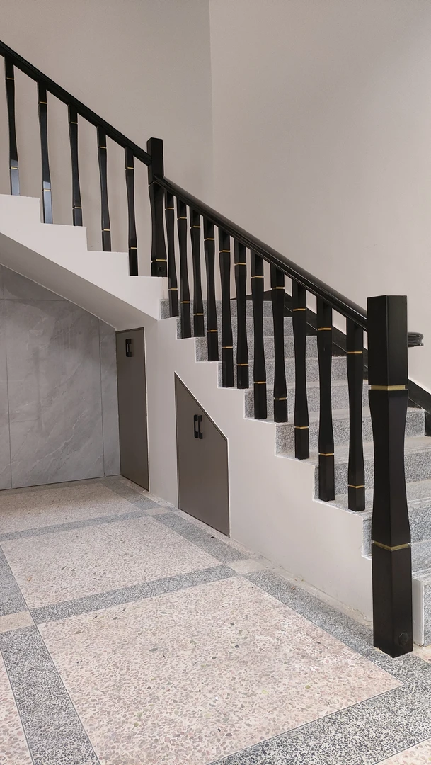 泰国橡木黑色小蛮腰楼梯扶手