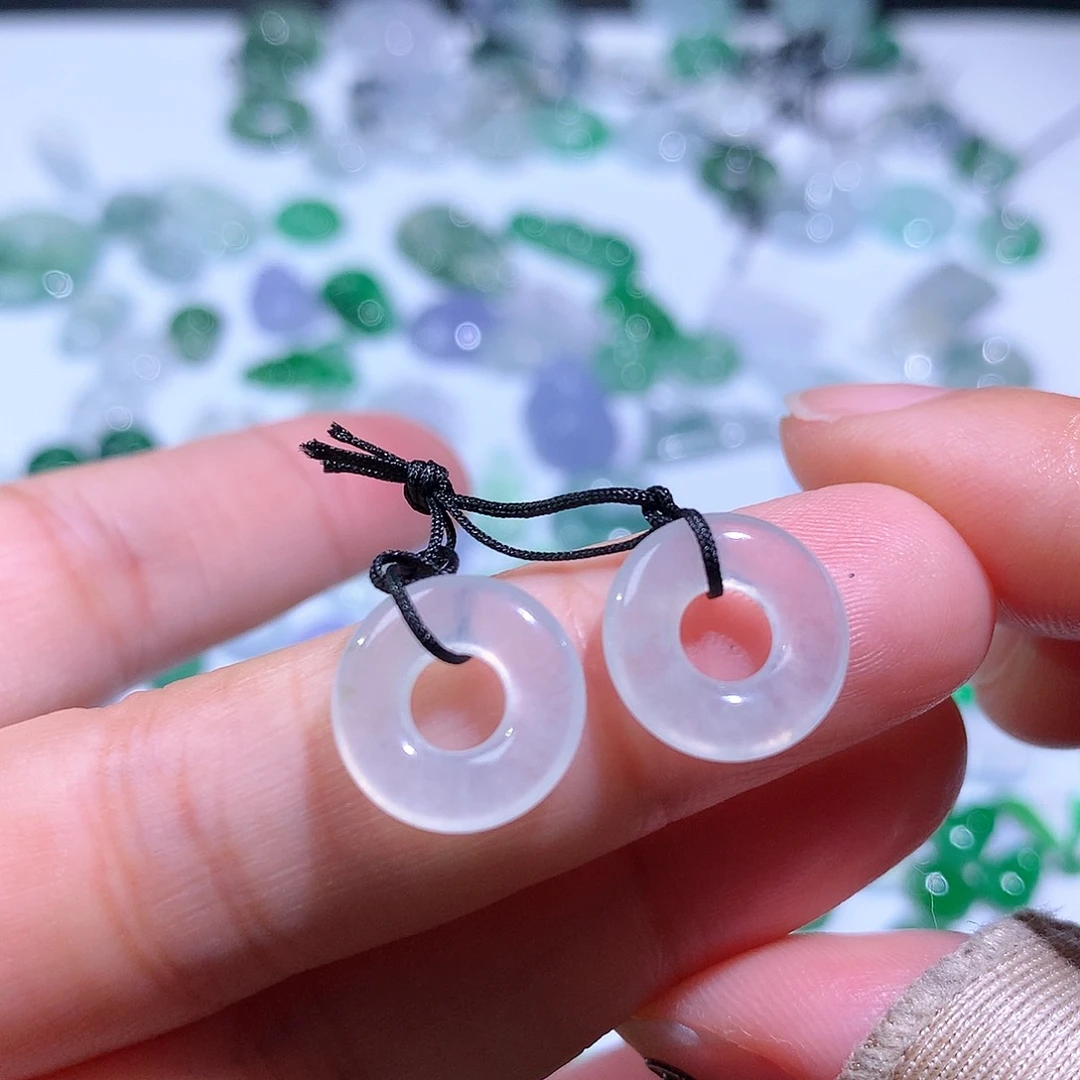 翡翠颈饰未镶嵌甜甜圈