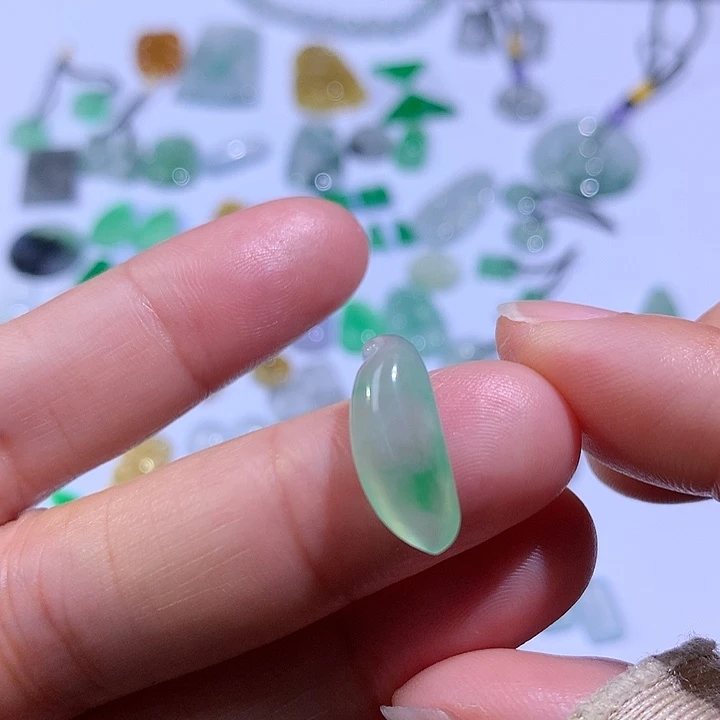 翡翠颈饰未镶嵌瓜