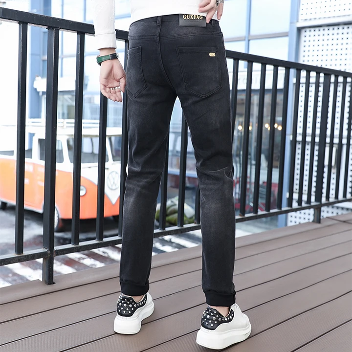 2025秋季新款烟灰色高端轻奢男士牛仔裤男款高档弹力修身小脚裤子