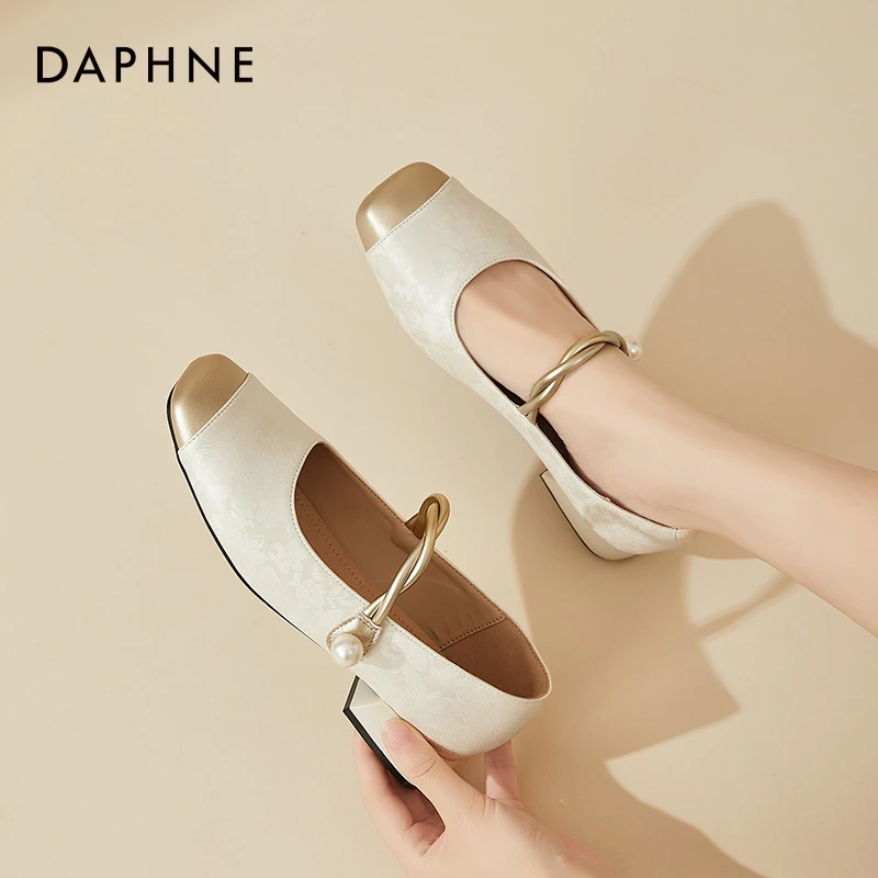 Daphne/达芙妮夏季白色时尚百搭软底粗跟浅口方头国风玛丽珍单鞋