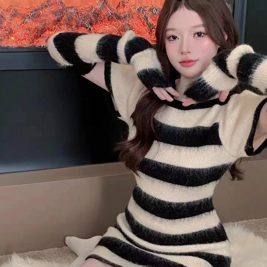 《雨桐精选12.24》条纹针织打底连衣裙-3467