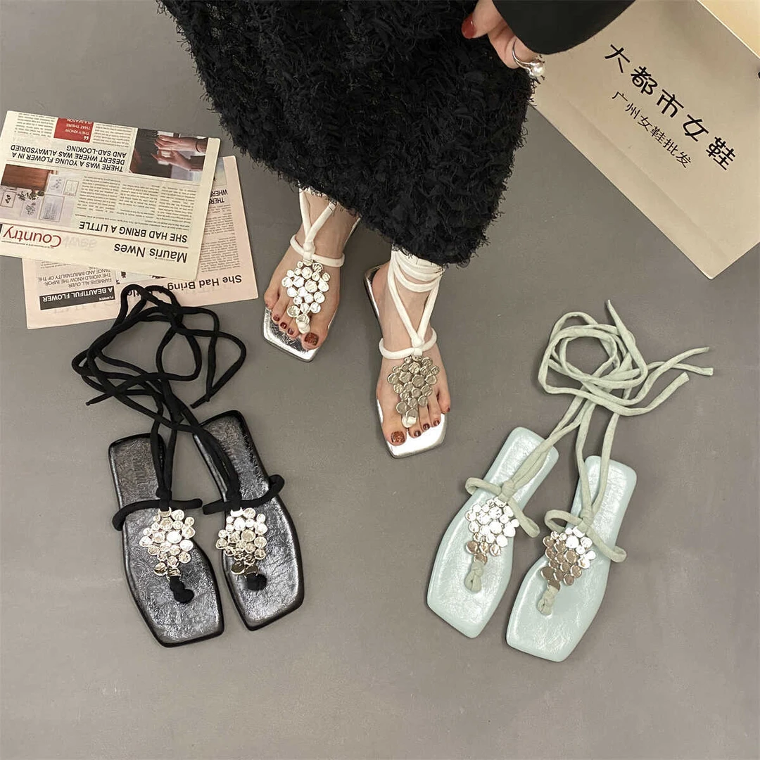 2025夏季方头夹趾金属低跟平底罗马凉鞋仙女风交叉绑带绝美女鞋