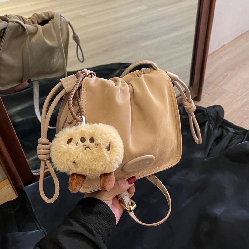 小众包包女2024新款秋冬季高级感流行单肩包美拉德通勤斜挎水桶包