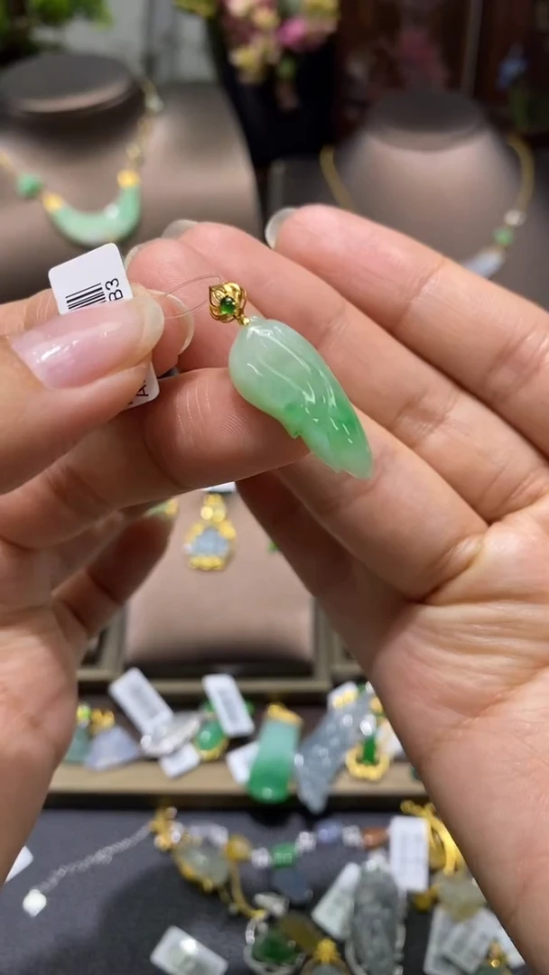 【闪购商品】翡翠颈饰18K金镶嵌净货9424