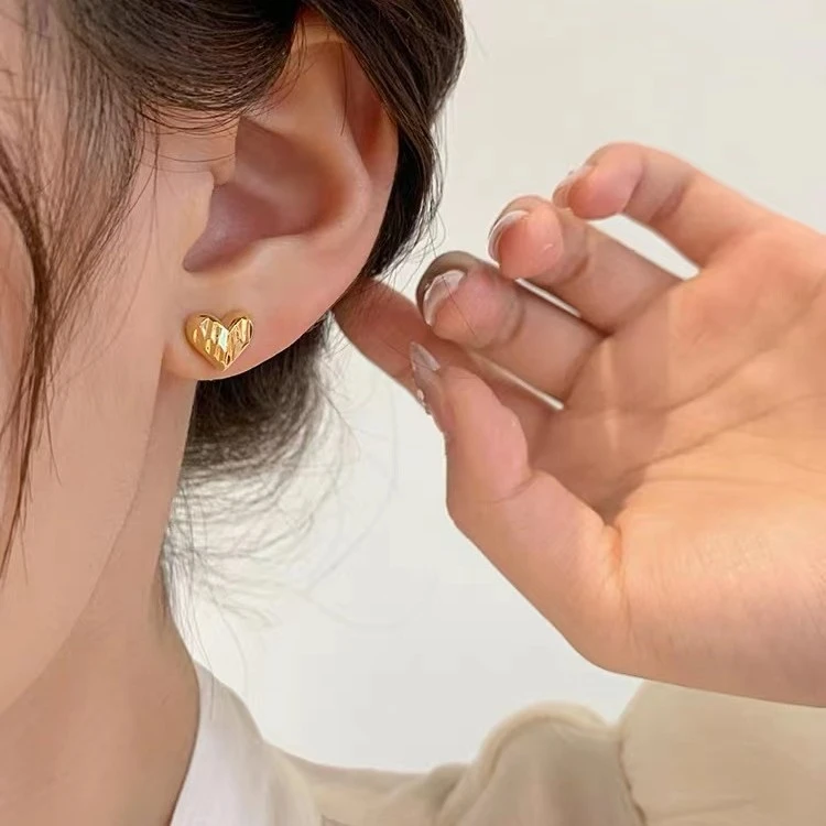 铜合金耳饰 甜美系小巧气质百搭轻奢简约时尚港风个性爱心ins耳钉