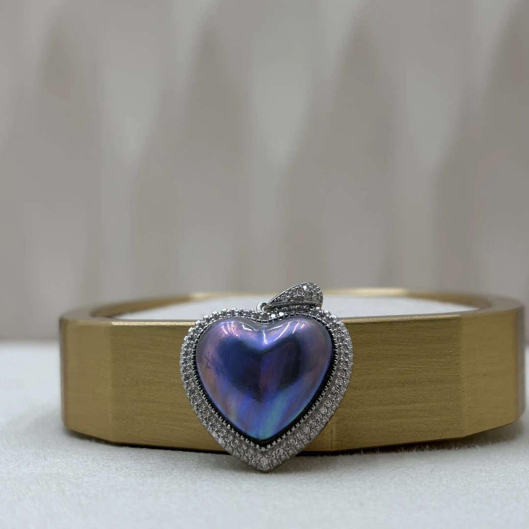 蓝爱心围锆瓜子扣马贝吊坠 赠S925银链 P157