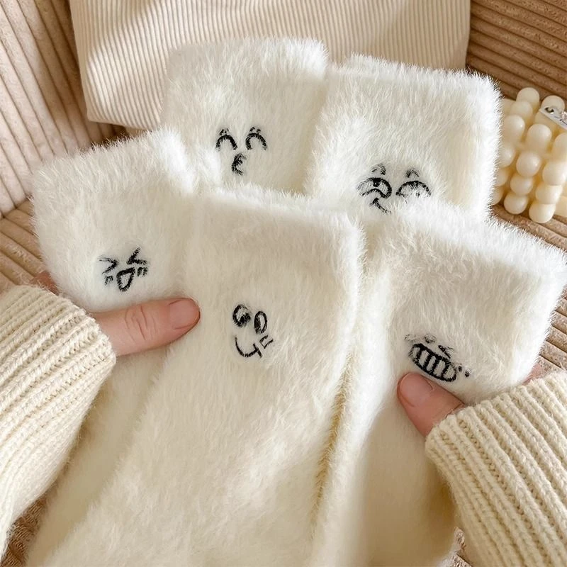 袜子女卡通秋冬保暖立体中筒袜简约毛绒防臭居家睡觉专用毛毛袜
