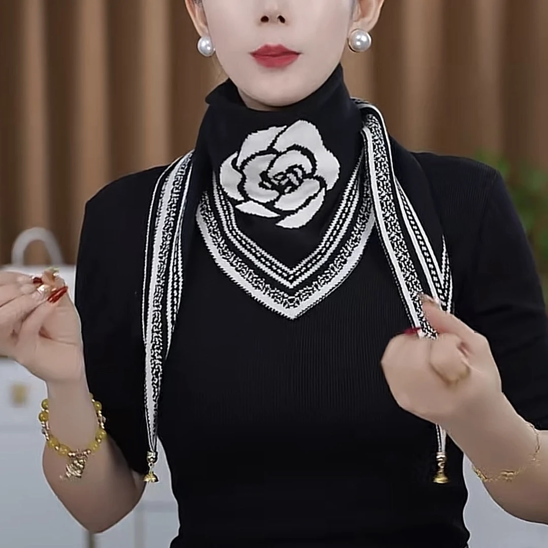 秋冬新款时尚气质洋气百搭针织山茶花拼色磁扣三角围巾护颈围脖女