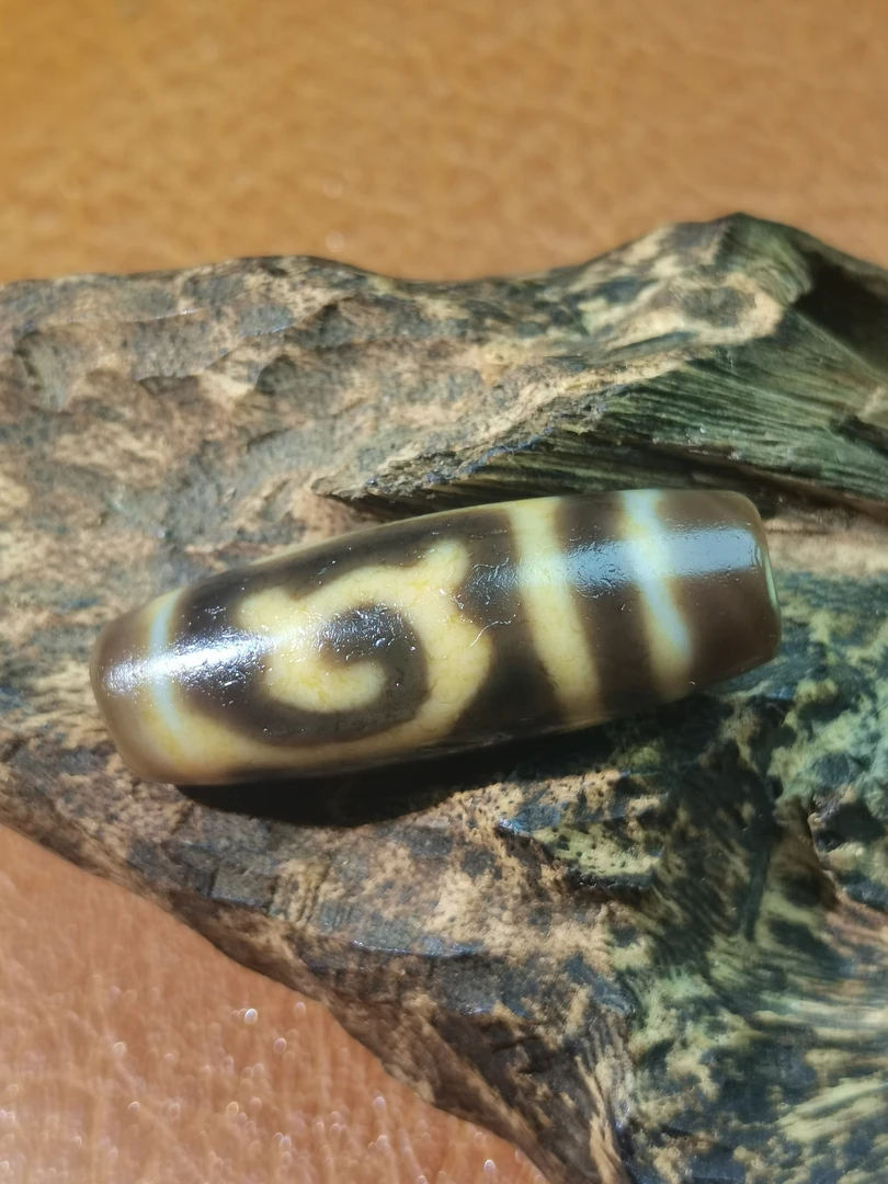 虫虫带沙绿度母满肉全品特殊图腾九眼石页岩玛瑙玉髓定制单珠