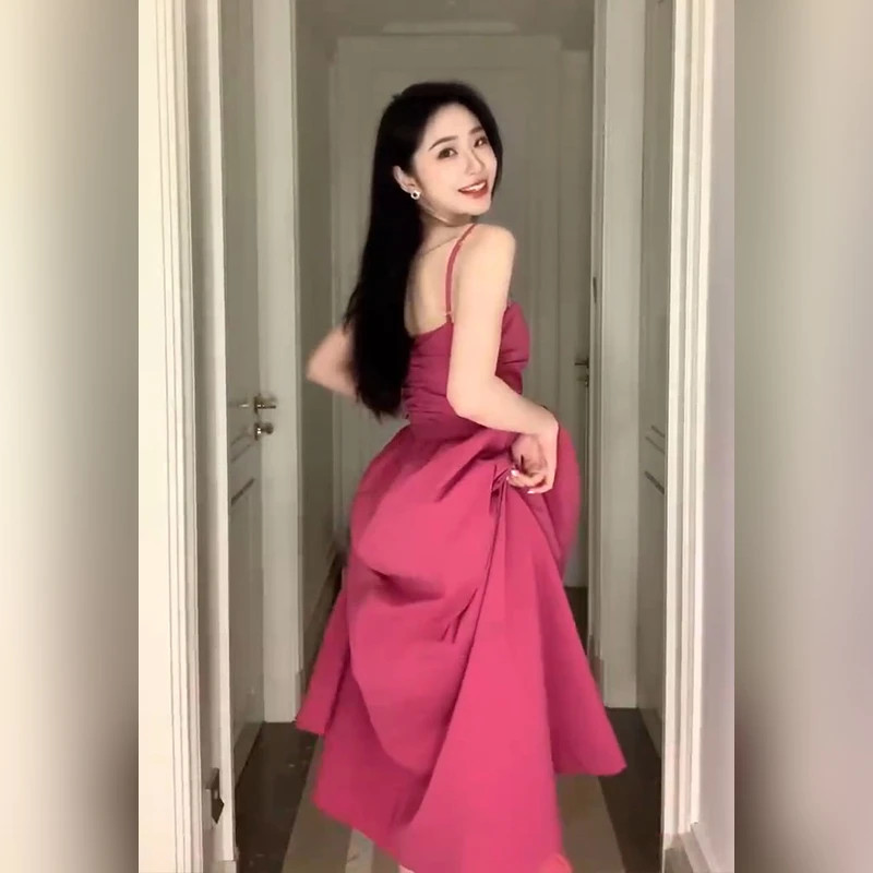 KQ8977高级感气质显瘦夏季玫红色吊带连衣裙子好看又性感的仙女裙