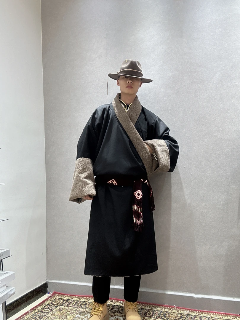 藏装早春2024男士秋冬休闲黑色复古古风新款藏服藏袍名族风旅拍