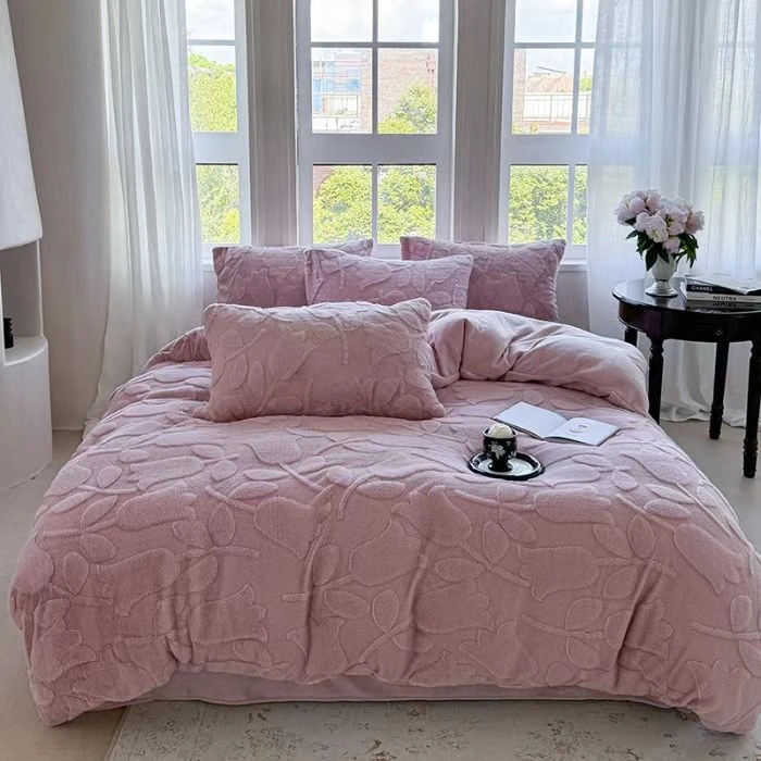 冬季高克重牛奶绒雕花四件套保暖舒适床品亲肤